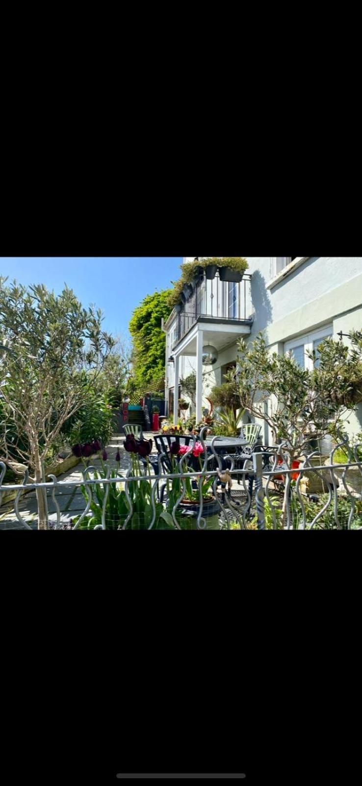 Pop Art Pad Heart Of Old Town With Parking! Lägenhet Hastings Exteriör bild