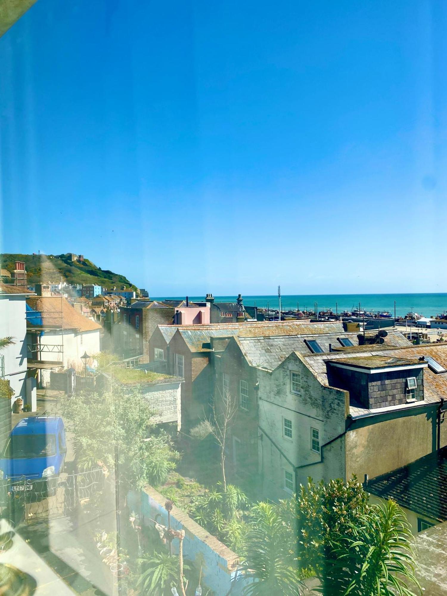 Pop Art Pad Heart Of Old Town With Parking! Lägenhet Hastings Exteriör bild